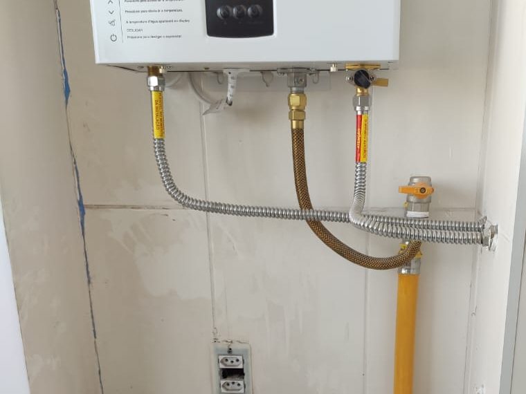 Instalação de aquecedor a gás feita pela R&M Gás em Sorocaba